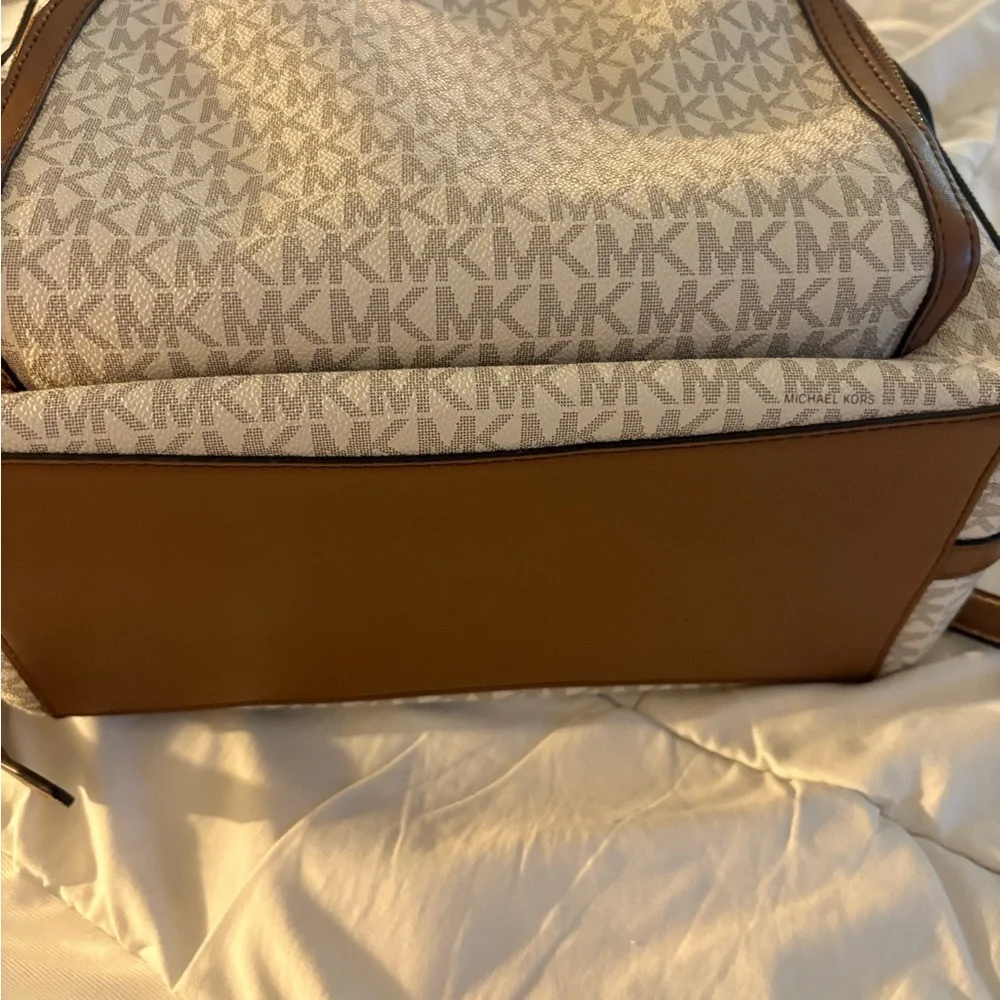 Michael kors logo leather backpack - Picture 6 of 6